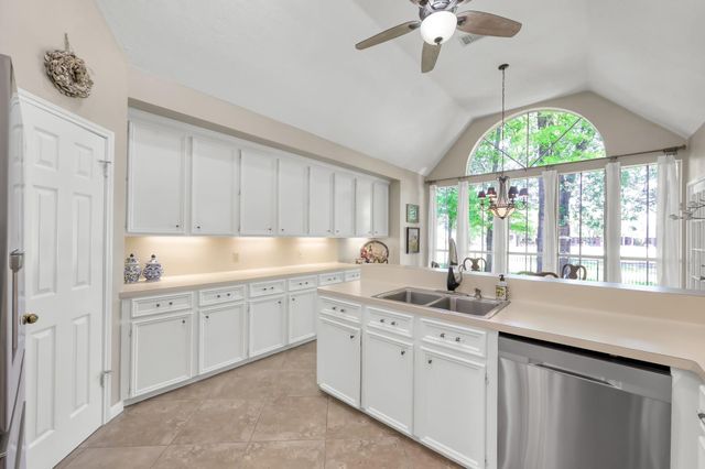 191 Springs Edge Drive, Conroe, TX 77356