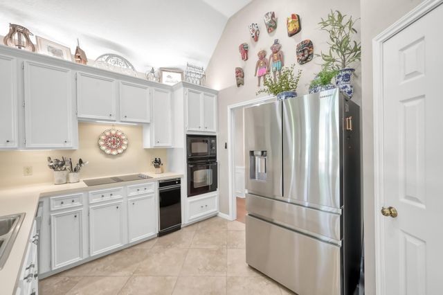 191 Springs Edge Drive, Conroe, TX 77356