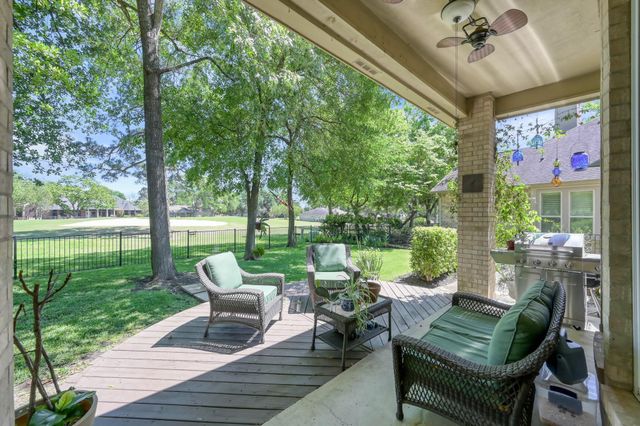 191 Springs Edge Drive, Conroe, TX 77356