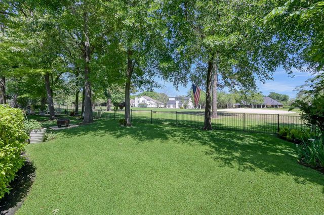 191 Springs Edge Drive, Conroe, TX 77356