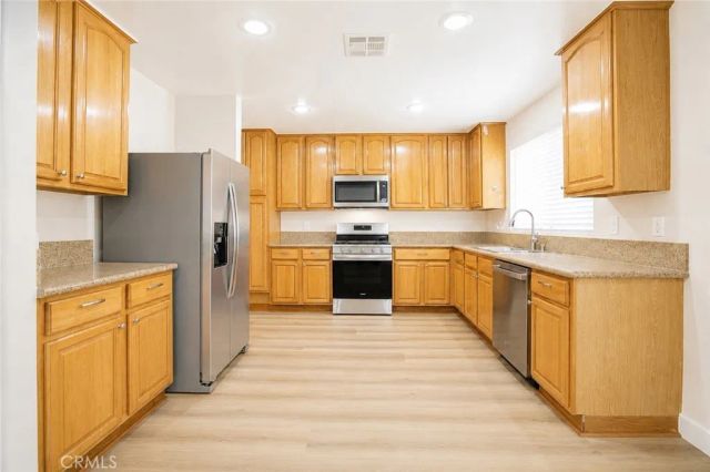 43123 Bloomingpark, Lancaster, CA 93536