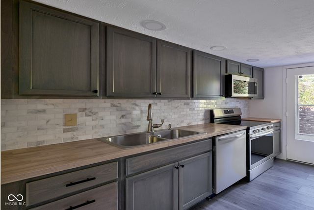 1352 Tishman Lane, Indianapolis, IN 46260