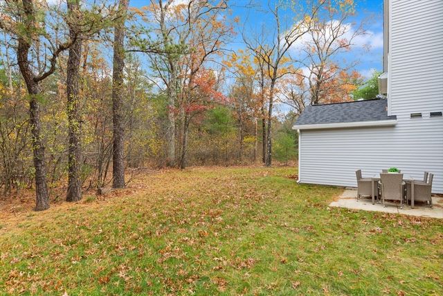 11 Barracks Road 11, Hudson, MA 01749