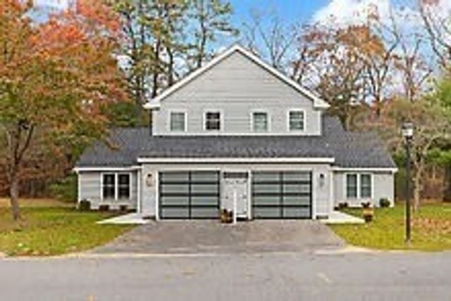 11 Barracks Road 11, Hudson, MA 01749
