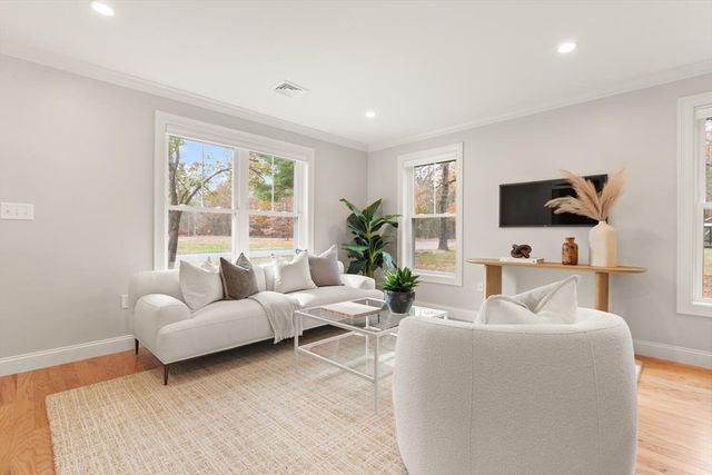 11 Barracks Road 11, Hudson, MA 01749