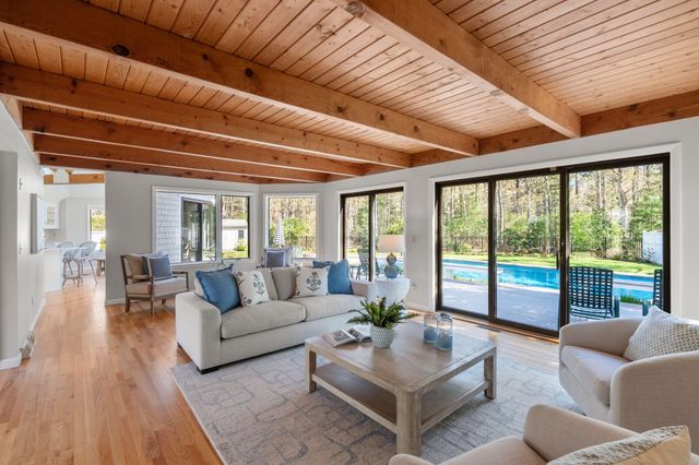 26 Driftwood Circle, Mashpee, MA 02649