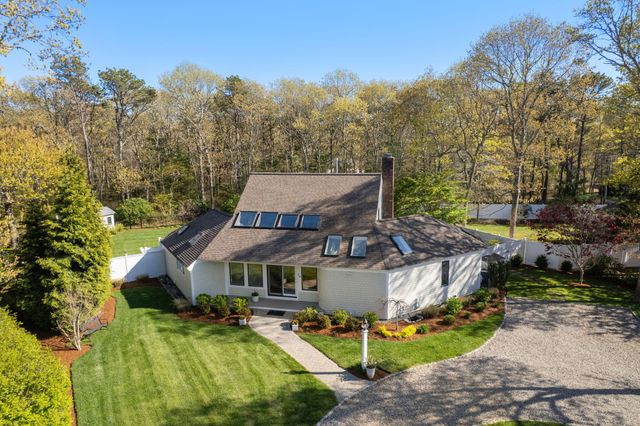 26 Driftwood Circle, Mashpee, MA 02649
