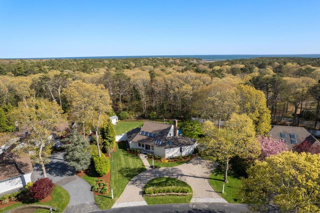 26 Driftwood Circle, Mashpee, MA 02649