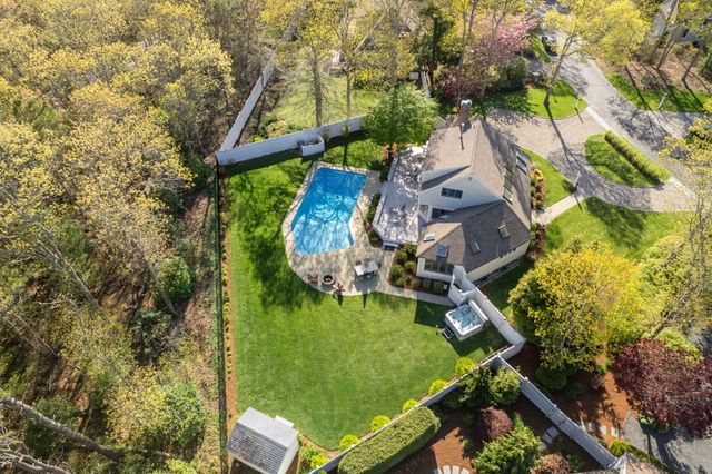 26 Driftwood Circle, Mashpee, MA 02649