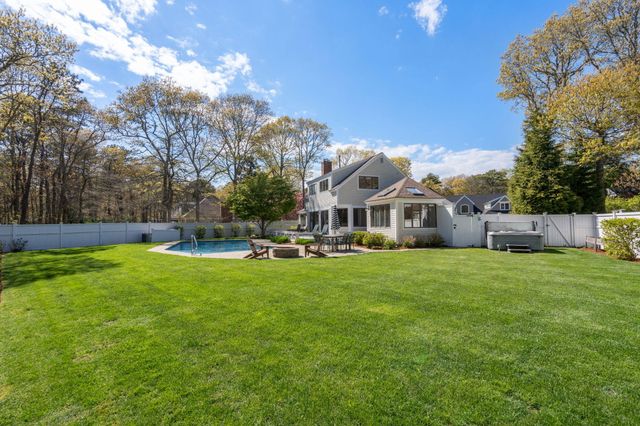 26 Driftwood Circle, Mashpee, MA 02649