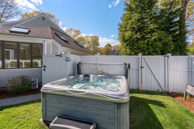 26 Driftwood Circle, Mashpee, MA 02649