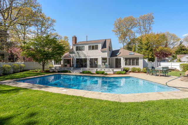 26 Driftwood Circle, Mashpee, MA 02649