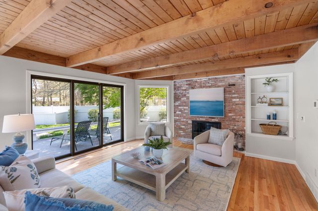 26 Driftwood Circle, Mashpee, MA 02649