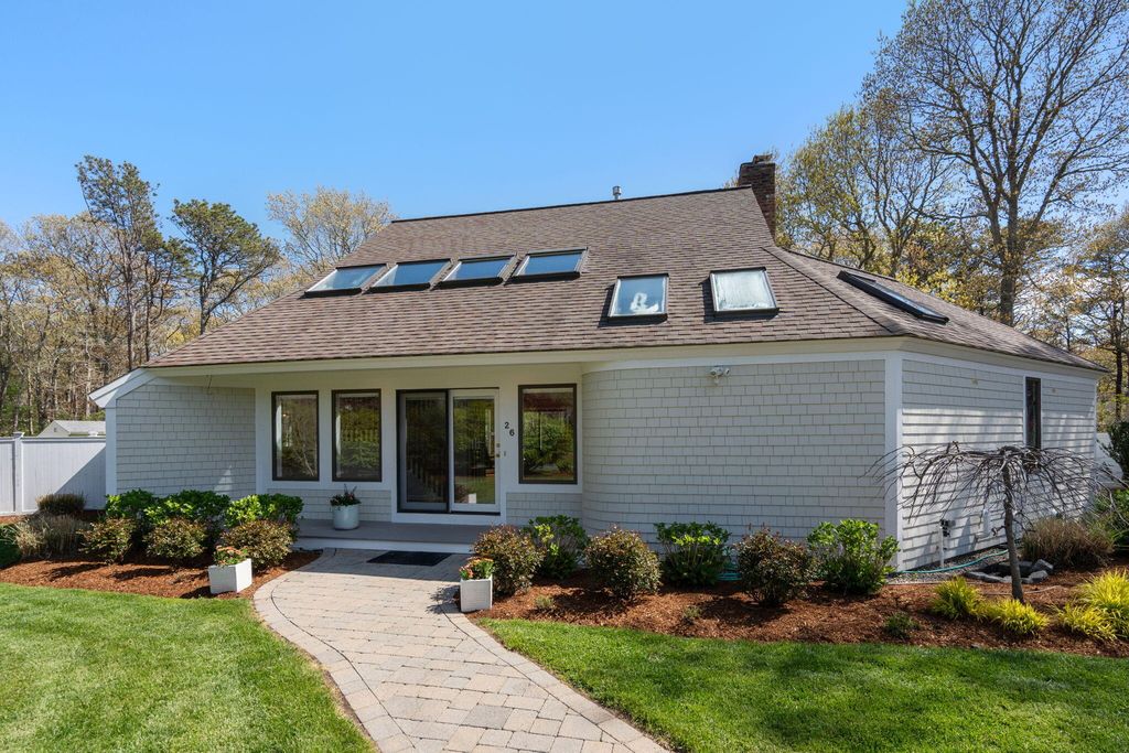 26 Driftwood Circle, Mashpee, MA 02649