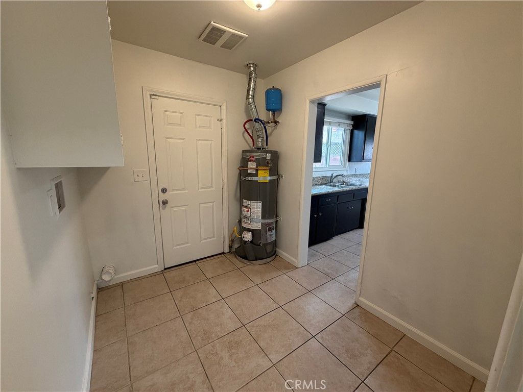 Image 13 of property listing at 7942 Northgate Avenue, Canoga Park, CA 91304