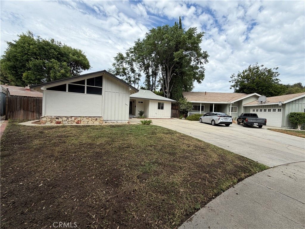Image 2 of property listing at 7942 Northgate Avenue, Canoga Park, CA 91304