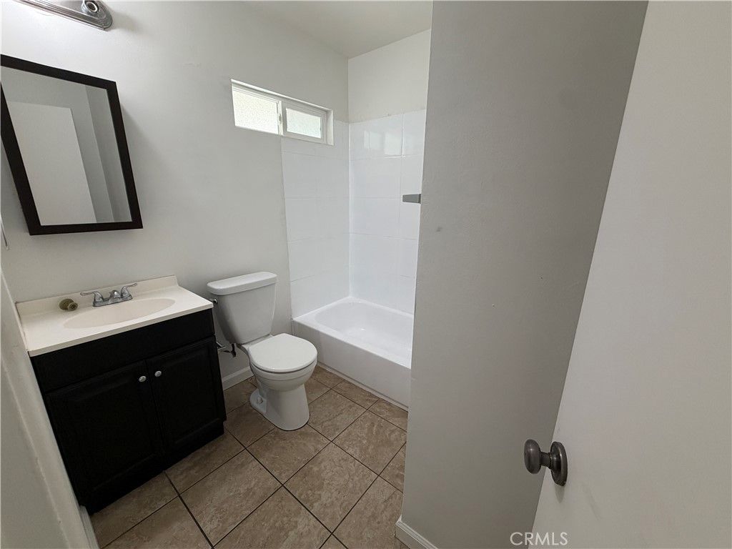 Image 26 of property listing at 7942 Northgate Avenue, Canoga Park, CA 91304