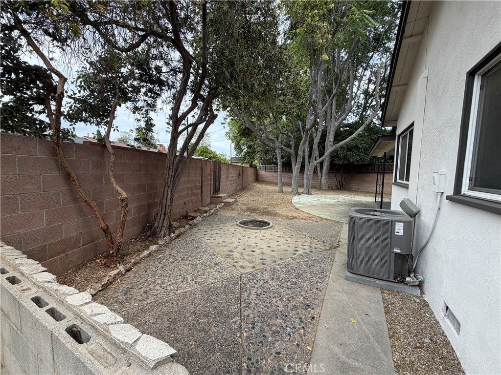 Image 34 of property listing at 7942 Northgate Avenue, Canoga Park, CA 91304