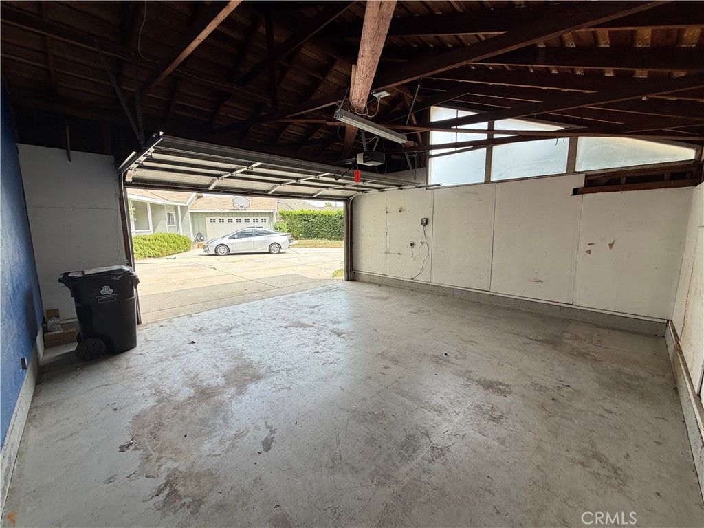 Image 37 of property listing at 7942 Northgate Avenue, Canoga Park, CA 91304