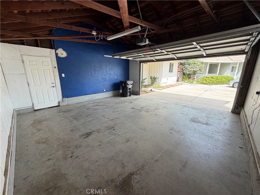 Image 38 of property listing at 7942 Northgate Avenue, Canoga Park, CA 91304