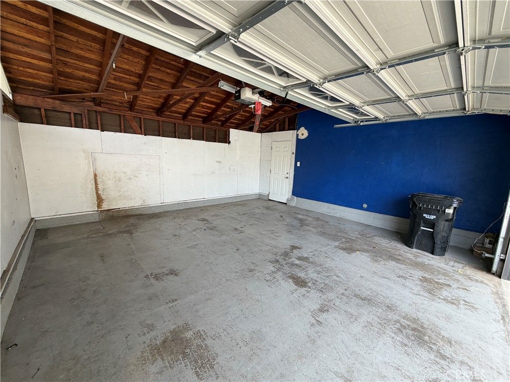Image 39 of property listing at 7942 Northgate Avenue, Canoga Park, CA 91304