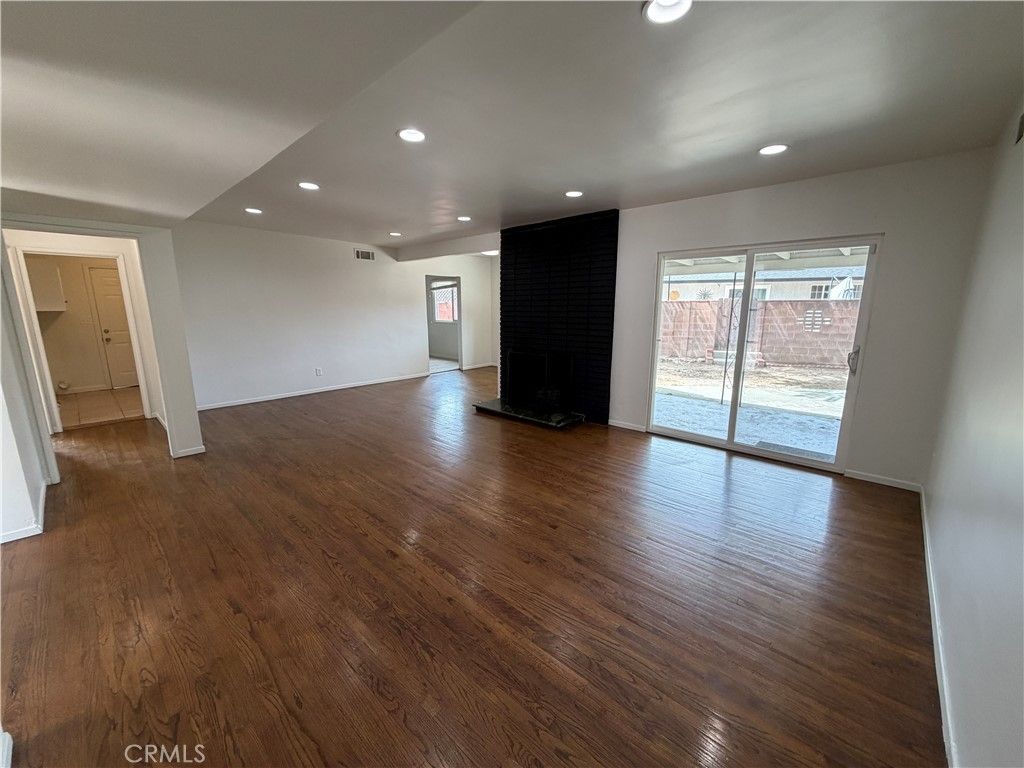 Image 4 of property listing at 7942 Northgate Avenue, Canoga Park, CA 91304