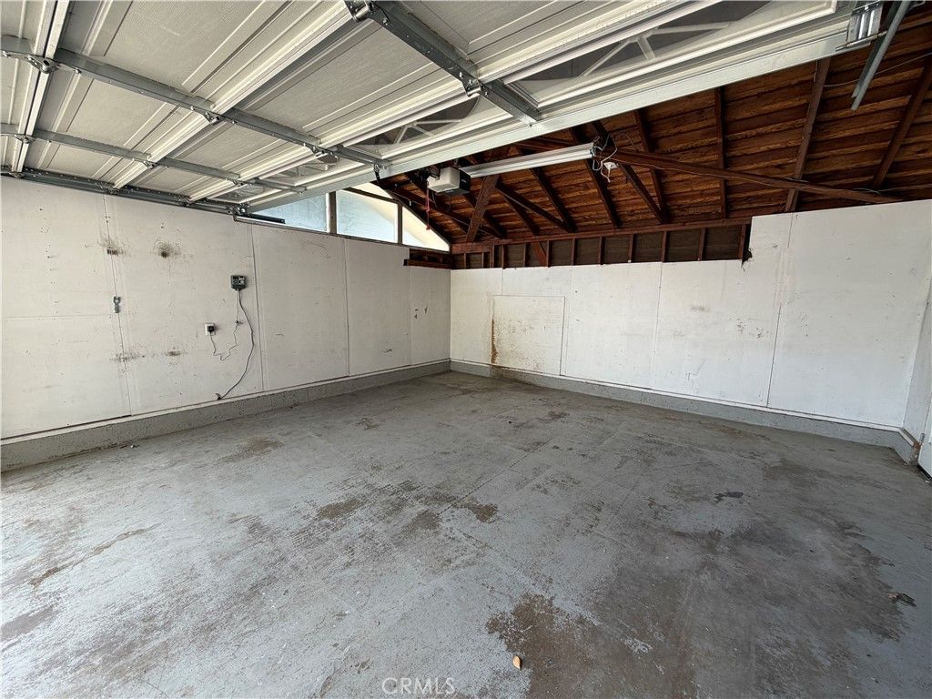 Image 40 of property listing at 7942 Northgate Avenue, Canoga Park, CA 91304