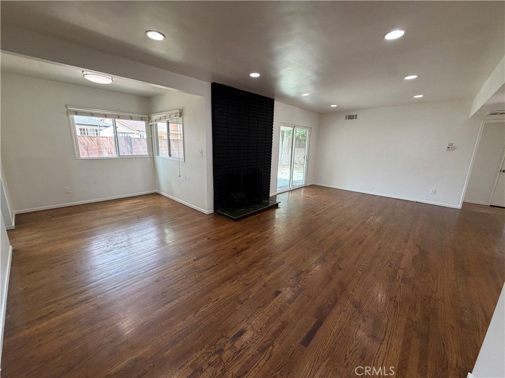Image 5 of property listing at 7942 Northgate Avenue, Canoga Park, CA 91304