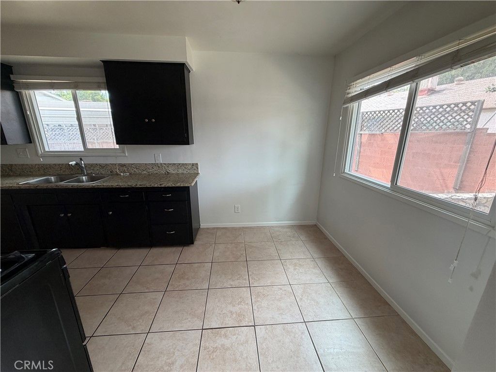 Image 7 of property listing at 7942 Northgate Avenue, Canoga Park, CA 91304