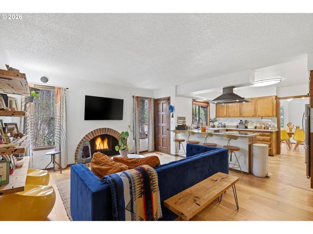 6011 Sw SALMON St, Portland, OR 97221