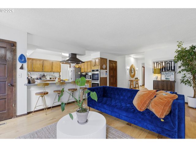 6011 Sw SALMON St, Portland, OR 97221