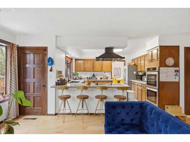 6011 Sw SALMON St, Portland, OR 97221