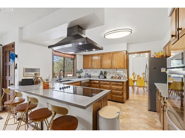 6011 Sw SALMON St, Portland, OR 97221