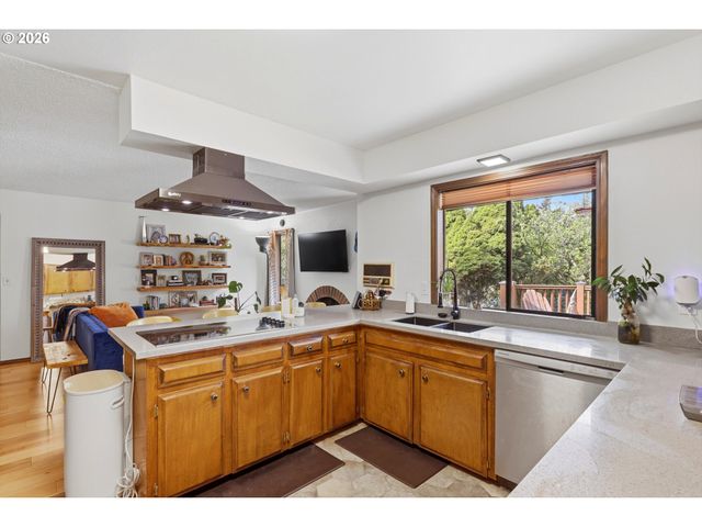 6011 Sw SALMON St, Portland, OR 97221