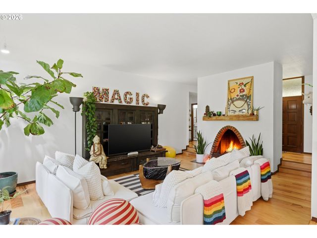 6011 Sw SALMON St, Portland, OR 97221