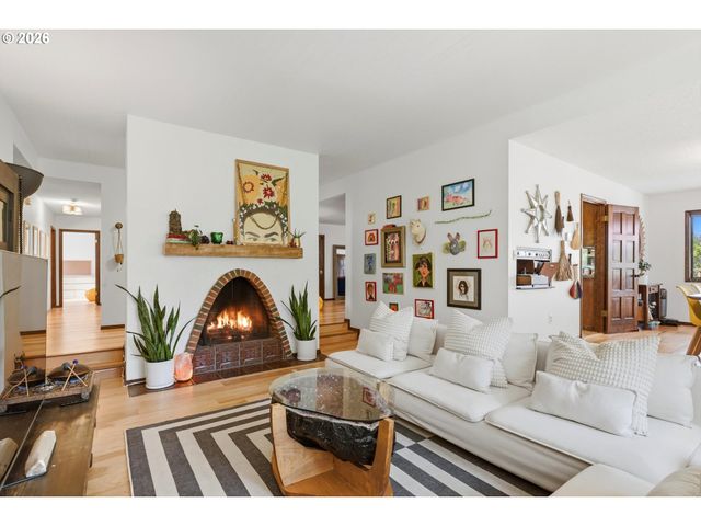 6011 Sw SALMON St, Portland, OR 97221