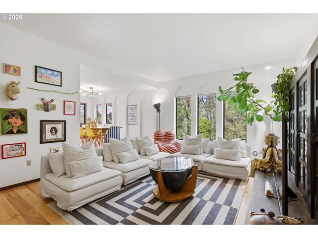 6011 Sw SALMON St, Portland, OR 97221