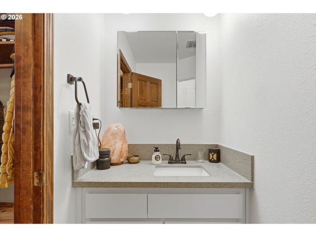 6011 Sw SALMON St, Portland, OR 97221