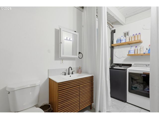 6011 Sw SALMON St, Portland, OR 97221