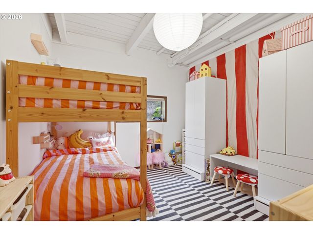 6011 Sw SALMON St, Portland, OR 97221