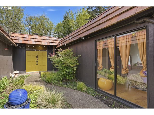 6011 Sw SALMON St, Portland, OR 97221