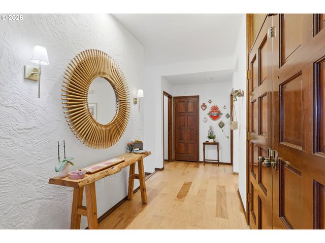 6011 Sw SALMON St, Portland, OR 97221