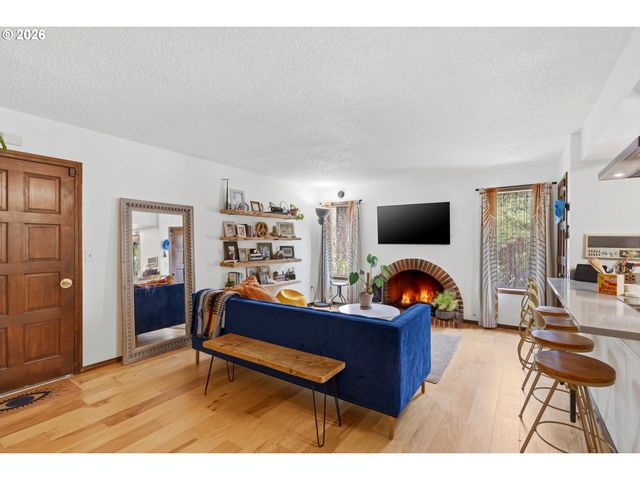 6011 Sw SALMON St, Portland, OR 97221