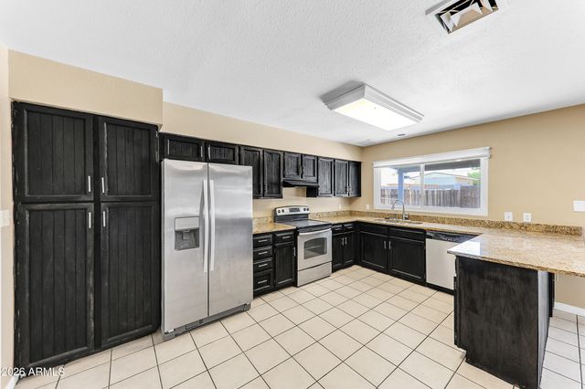 4723 E VINEYARD Road, Phoenix, AZ 85042
