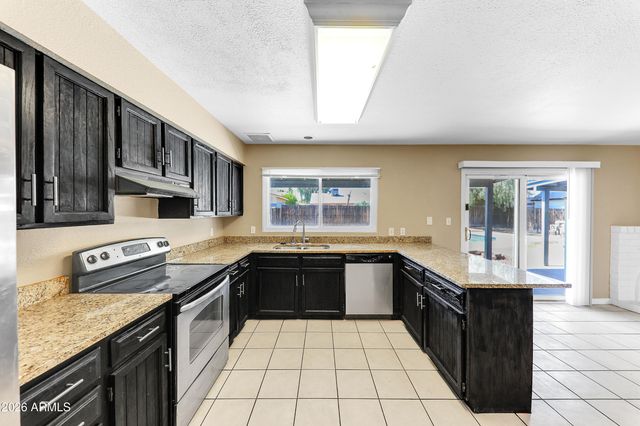 4723 E VINEYARD Road, Phoenix, AZ 85042