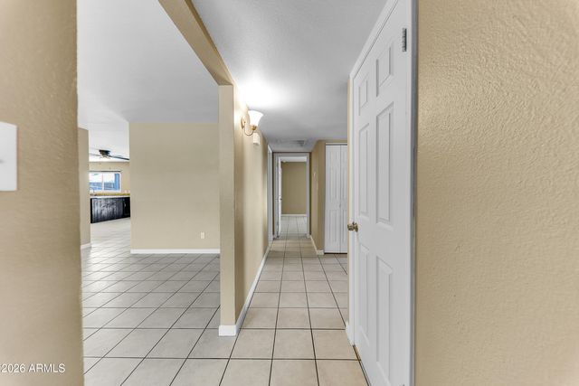 4723 E VINEYARD Road, Phoenix, AZ 85042