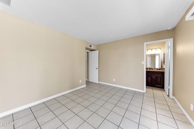 4723 E VINEYARD Road, Phoenix, AZ 85042