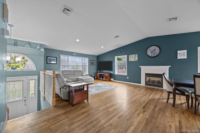 69 Ridge Road, Wallkill, NY 12589