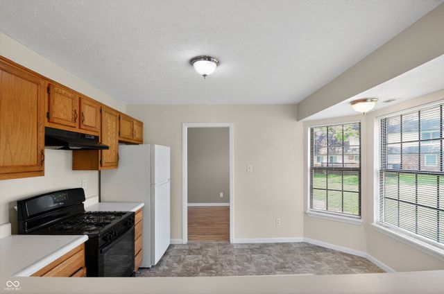 8809 Country Lane Court, Indianapolis, IN 46217