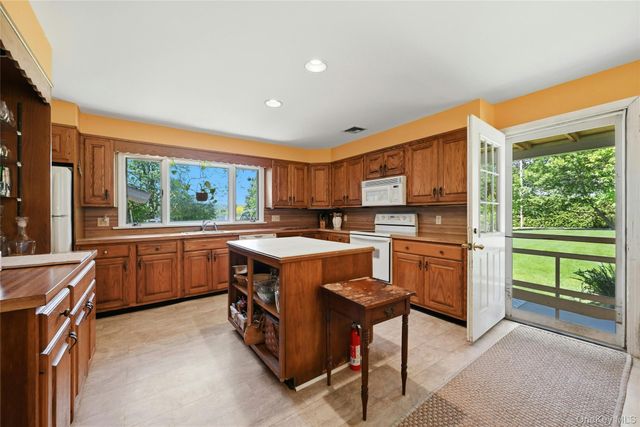 295 Jackson Street, New Suffolk, NY 11956